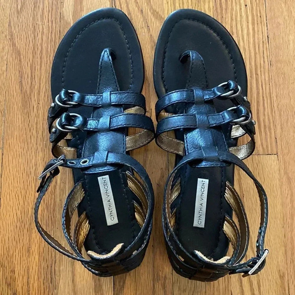 Cynthia Vincent sz 10 black leather thong sandal with straps excellent pre owned - Picture 1 of 7